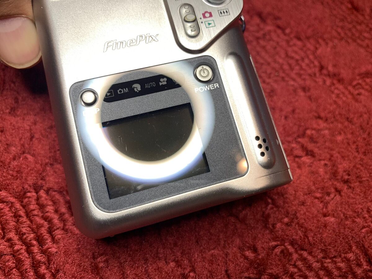 Fujifilm FinePix F601 Zoom 3.1MP Compact Digital Camera Fujifilm FinePix F601 Zoom 3.1MP Compact Digital Camera