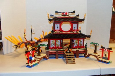 LEGO NINJAGO: Fire Temple (2507) no Minifigures, otherwise complete