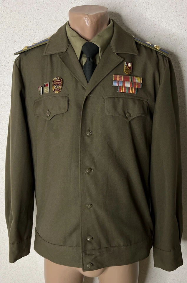 1970-80s, KGB URSR Soviético Oficial Guerra Fría Uniforme Chaqueta Camisa y Conjunto de Corbata. Foto 4 de 4