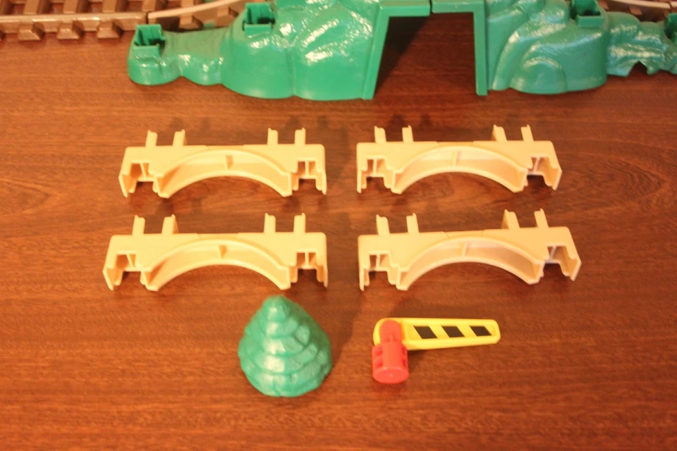 Lincoln Logs Train SET Add-On 3 Train Cars 2 Overpass Supports  Tunnel Bridge - Image 2 of 4