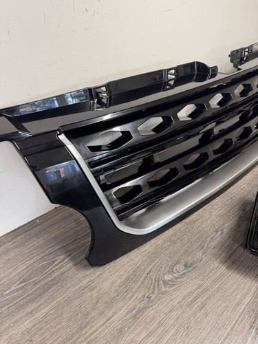 GENUINE LAND ROVER DISCOVERY 4 GLOSS BLACK FACELIFT SIDE VENTS & GRILLE - Picture 3 of 5