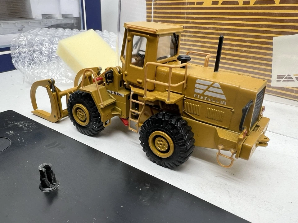 Fiat-Allis FR20B LOG Loader - Old Cars 1:50 Scale ?Diecast Model #60800 IN BOX - Image 4 of 4
