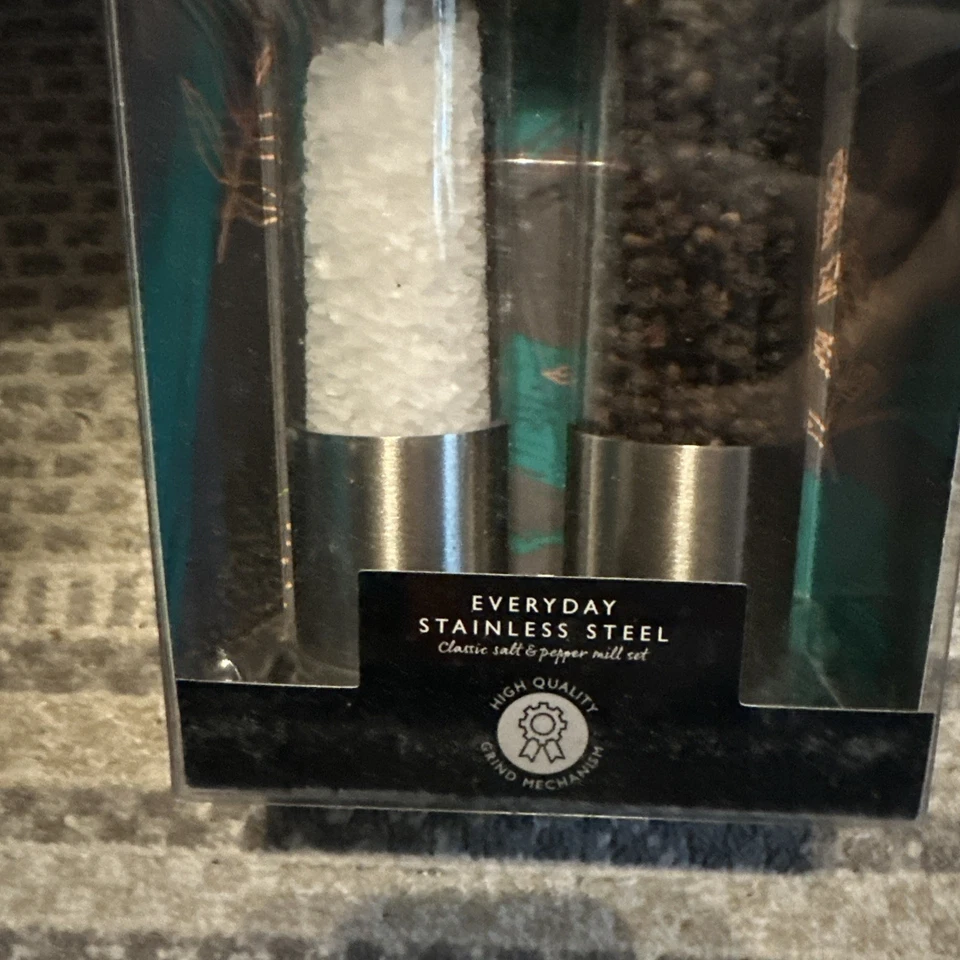 Cole & Mason Juego de Molinillo Clásico de Sal y Pimienta de Acero Inoxidable + Vidrio Everyday Foto 4 de 4