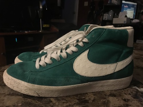 Mens size 12 Nike blazer mid VNTG green 