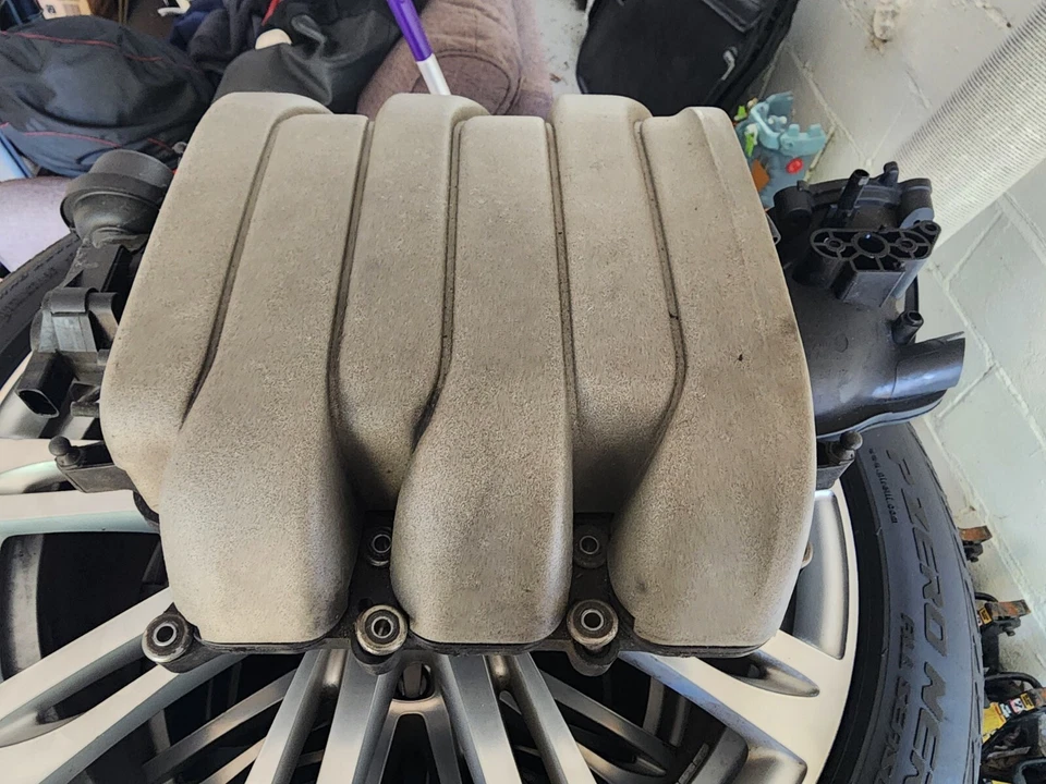 Coletor de admissão superior 2009 Audi A5 (B8) 3.2 - Imagem 2 de 4