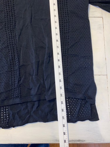 One A Women’s cold shoulder Knit sweater medium - Picture 5 of 5