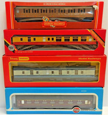 Hornby 00 scale R.425, R.477, R.929, Airfix 54202-1 coaches.  Boxed, mint con.