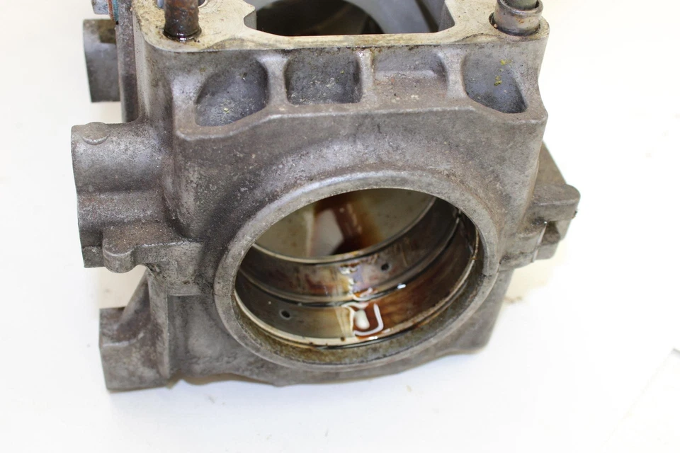 Yamaha Vmax 600 Xt 1997 cárter original 8CR-15100-01-00 SY79 Foto 2 de 4