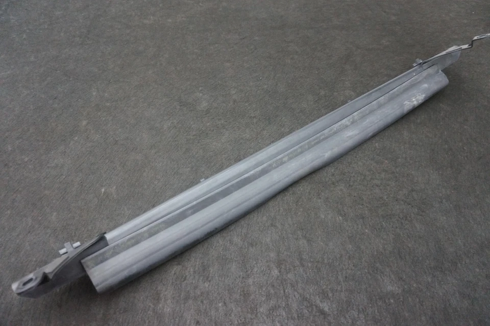 Sello del panel de ajuste de la cubierta del adorno del motor trasero OEM 4S8863505 Audi R8 4S 2017-23 Foto 4 de 4