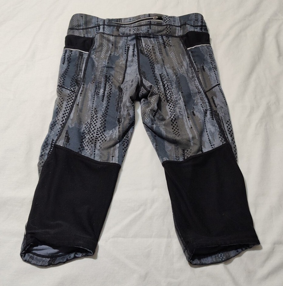 Athleta Cropped Gray Patterned Leggings Size S - image 3