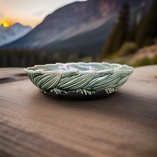 MCCOY Planter Art Pottery Green Glaze 10 X 7 In Oval VIntage Leaf Pattern