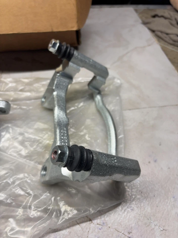 Pinza de freno delantera izquierda conductor 16-18 WRANGLER 08-16 CARAVAN TOWN & COUNTRY ~NUEVA Foto 3 de 4