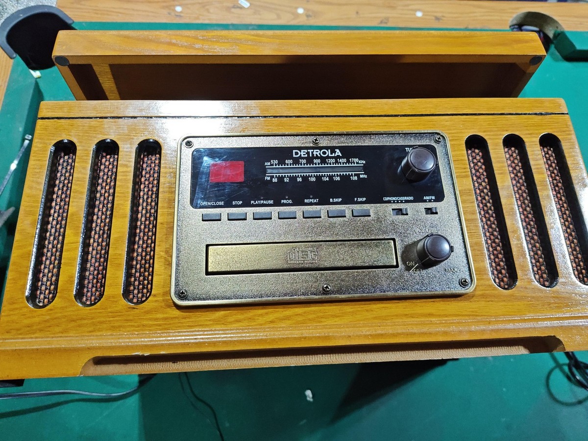 Vintage Detrola KM837 Turntable CD Cassette AM FM Radio Wood