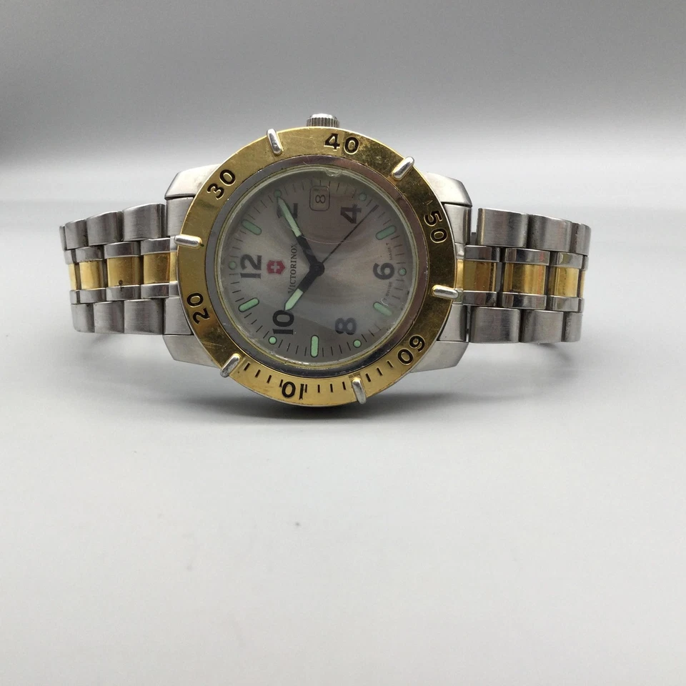 Victorinox Swiss Army Watch Mens 40mm Two-Tone Stainless BROKEN FOR PARTS REPAIR - Image 4 of 4