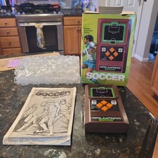 Vintage 1978 MATTEL ELECTRONICS Soccer No. 1052 Handheld Early Electronic Game