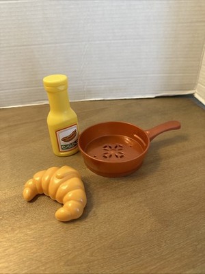 Step2 Pretend Play Kitchen Replacement  Skillet Pan Mustard Croissant Play Food
