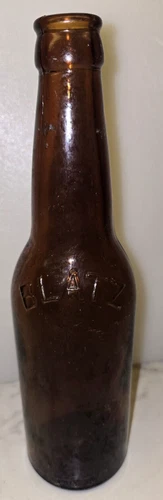 VINTAGE AMBER EMBOSSED BLATZ BEER BOTTLE MILWAUKEE sign man