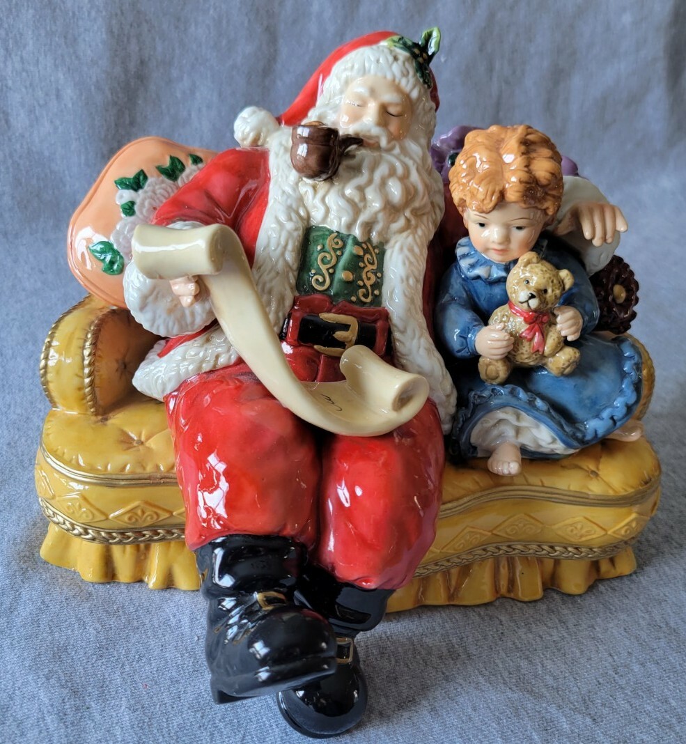 Heritage Mint LTD 2003 Porcelain Christmas Setting Santa Fireplace