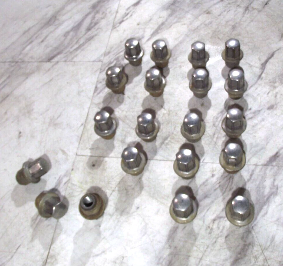 SET OF 20 CHROME WHEEL NUTS, FITS 2001-20 DODGE GRAND CARAVAN (C1PA07) Foto 3 de 4