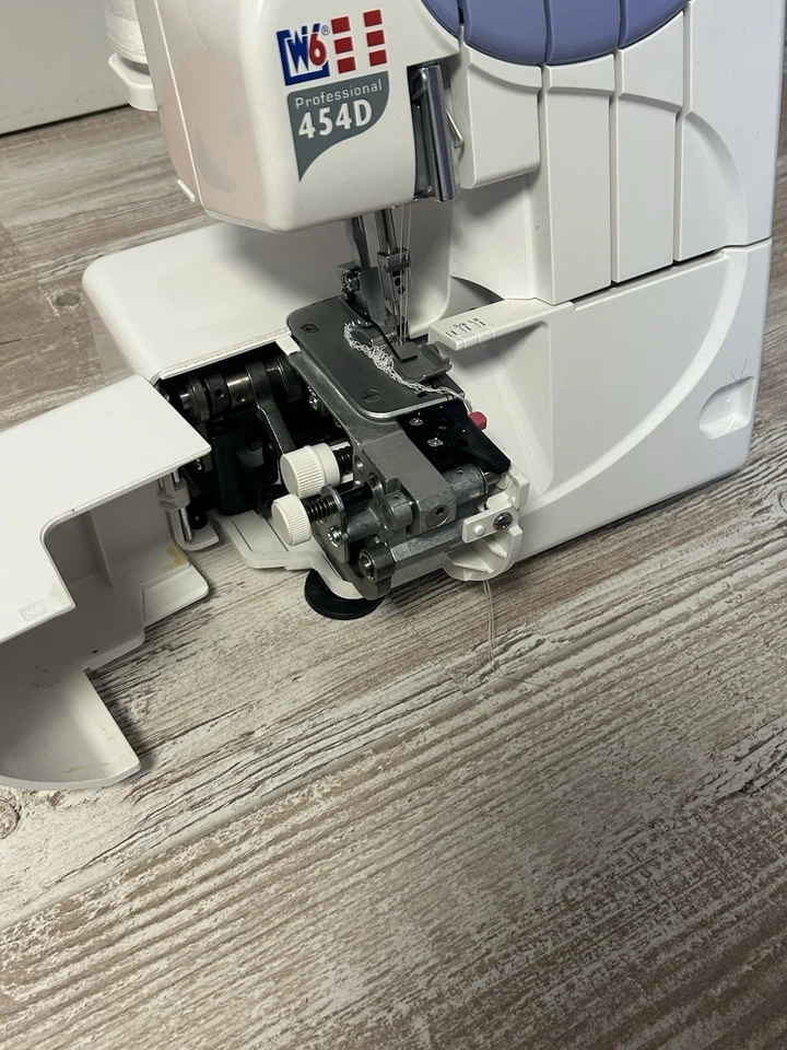 Overlock W6 Modell 454D so gut wie neu - Bild 3 von 4