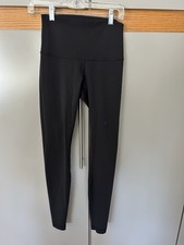 Lululemon Black Nylon/Lycra Leggings 25 In H Waist 28 Inch Inseam Size 