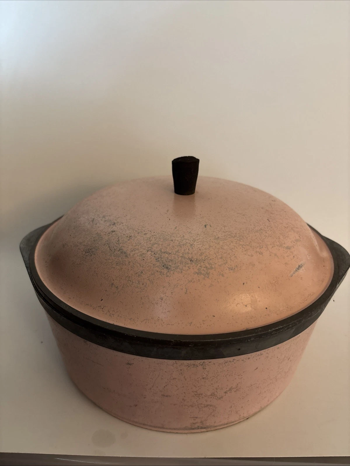 Vintage Club Aluminum 4 Quart Dutch Oven Stock Pot Pan with Domed Lid Light Pink