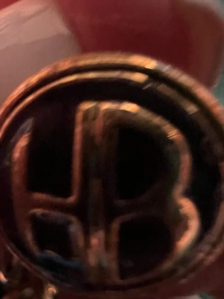 Icónico Henri Bendel Tono Dorado y Esmalte Sombrero Caja Dije Pulsera Foto 3 de 4