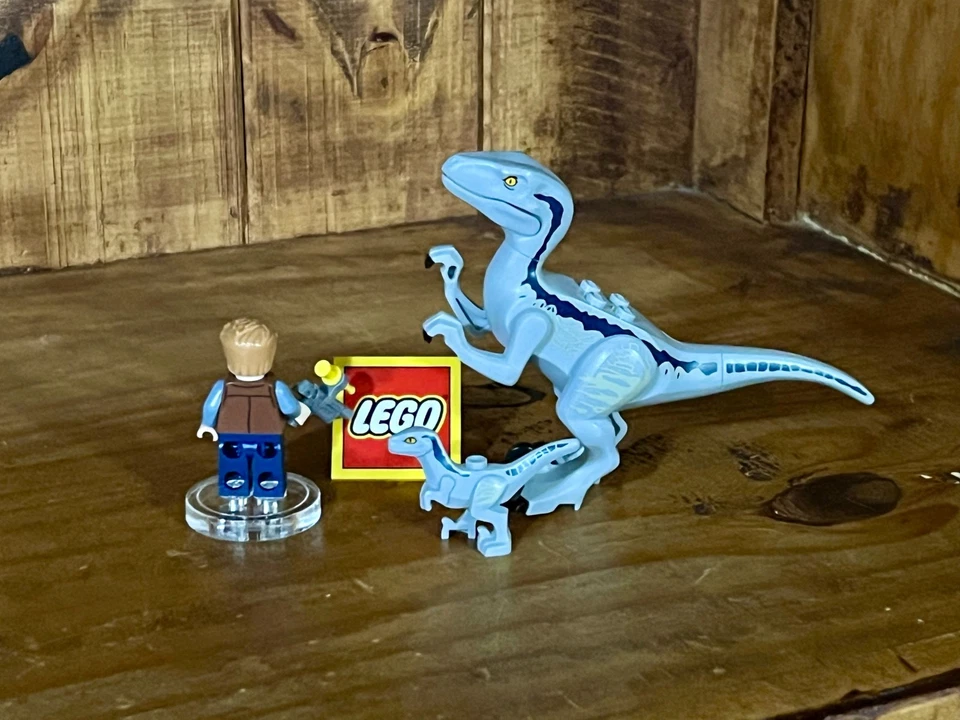 LEGO Jurassic World lot Velociraptor- "Blue" w baby raptor & Owen Grady (jw023) - Image 2 of 2