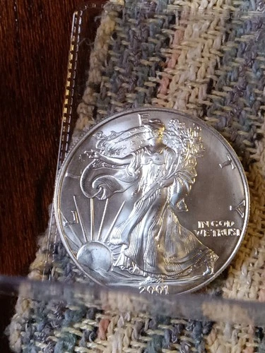 2001 BU American Silver Eagle Dollar Uncirculated / Mint Bullion Coin