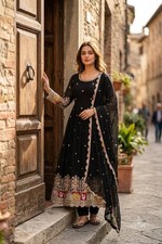 Black Bloominge Georgette Salwar kameez With Dupatta For Function Wear