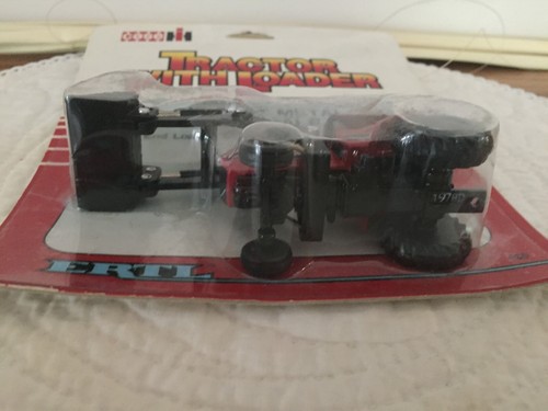 Case/IH 7130 Magnum Tractor with Front Loader 1/64 scale NIP by Ertl - Picture 5 of 6