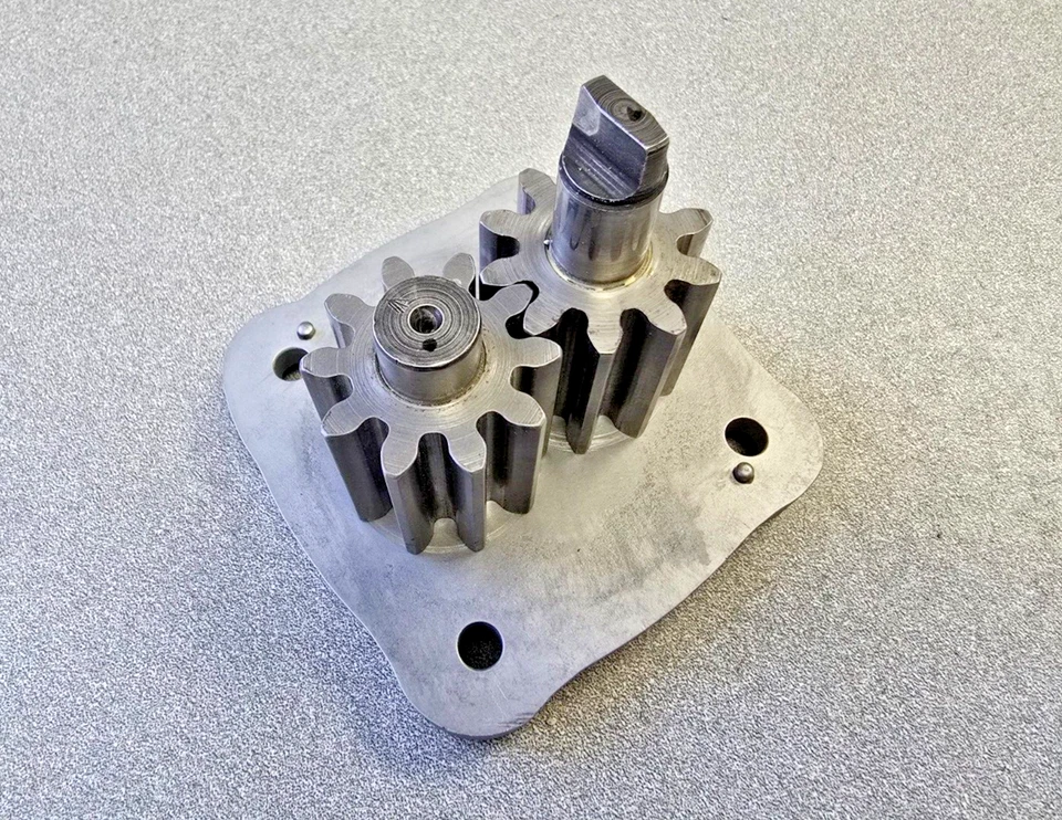 VERY NICE USED ORIGINAL PORSCHE 356C 356SC 912 OIL PUMP ASSEMBLY W COVER 1 - Image 3 of 4