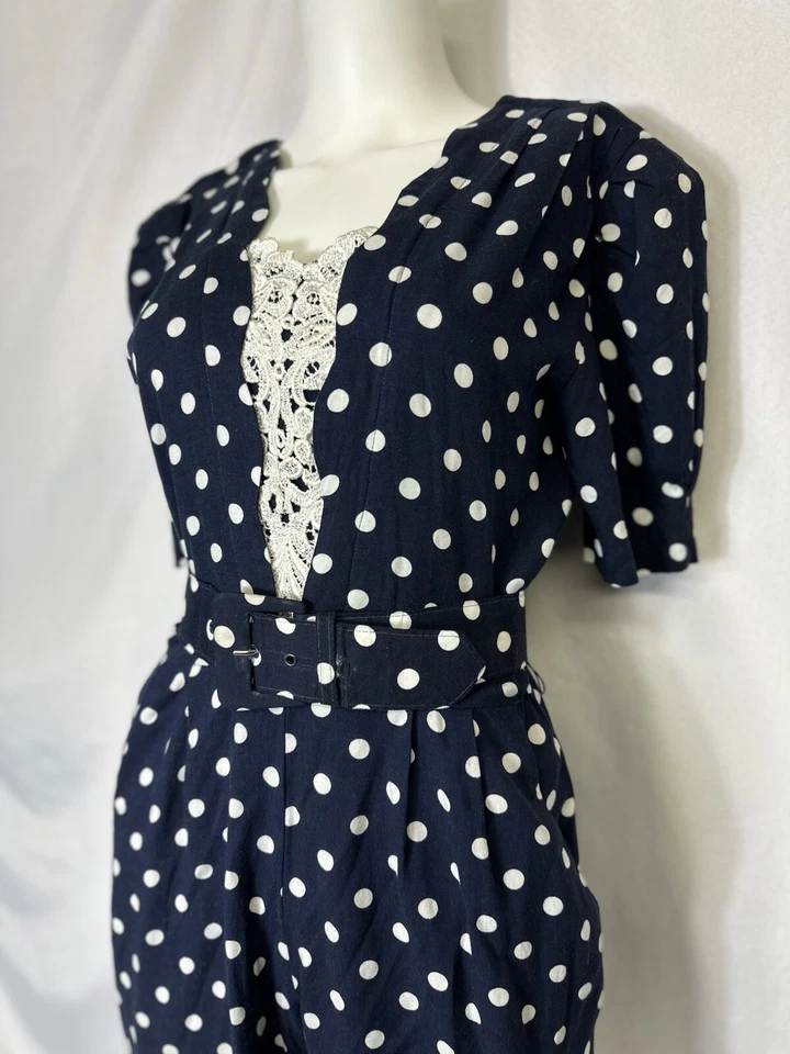 MAMELUCO VINTAGE SIN MARCA TALLA PEQUEÑA AZUL Y BLANCO LUNADOT CON CINTURÓN Foto 4 de 4