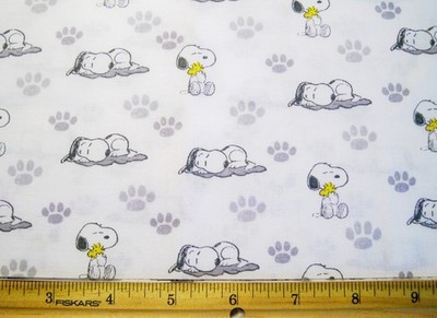 Springs Creative 1/4 Yd. (9'' W) Peanuts and Paw Prints on White