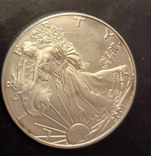 2001  1 oz Silver American Eagle (Brilliant Uncirculated)