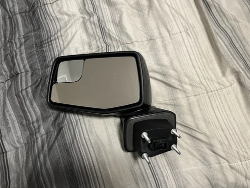 2019+ Chevy Silverado LH Driver’s Side Mirror OEM - USED LIKE NEW - 84823128