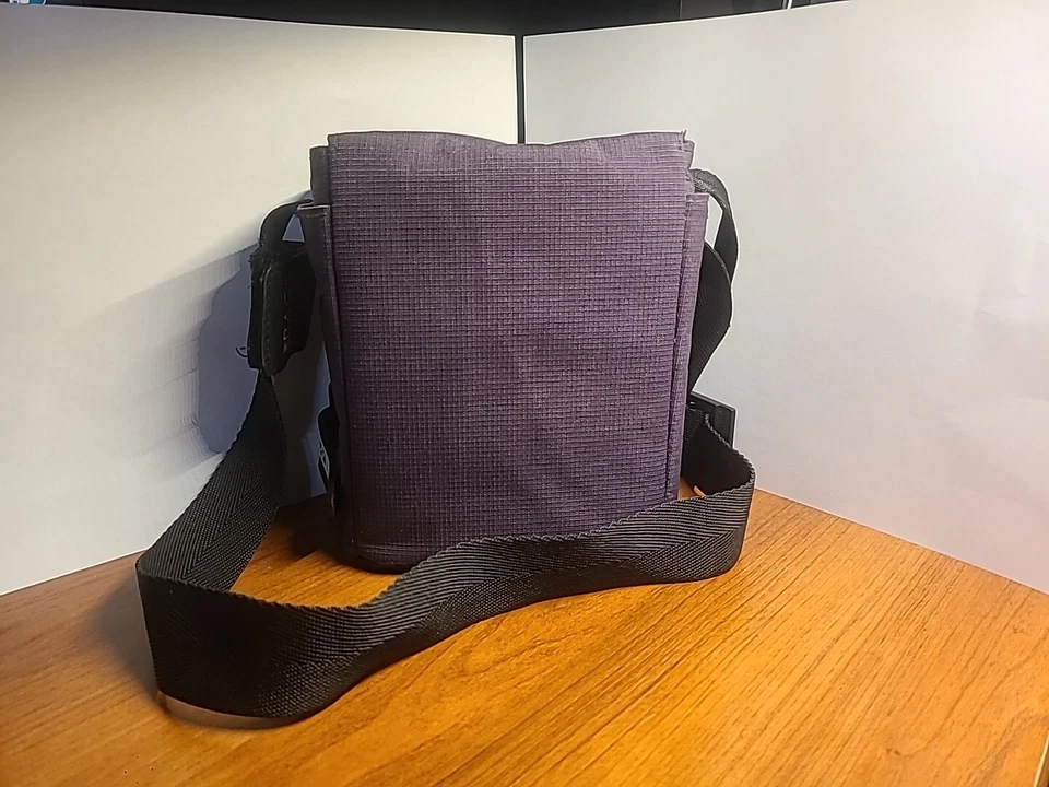 Bolso púrpura para cámara Golla Lifestyle con cierre magnético Foto 2 de 4