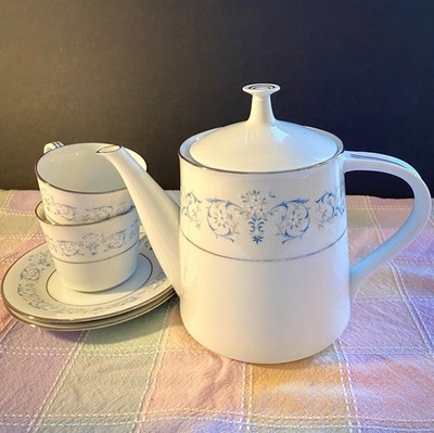 RARE Vintage Noritake Teapot w/2 teacups & saucers - 6785 Lorraine pattern