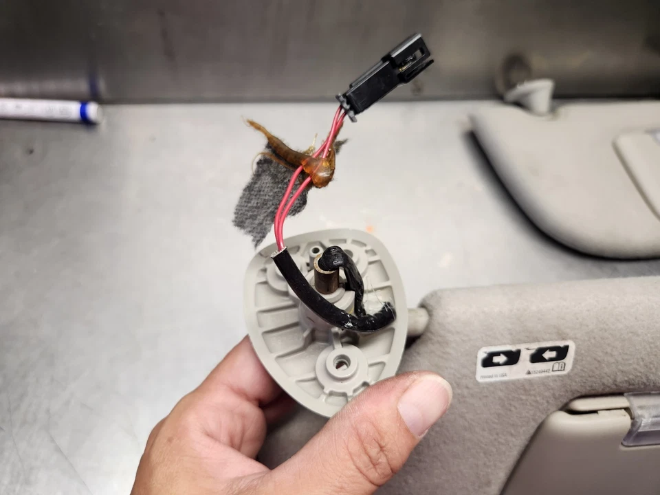 05-07 Chevy Trailblazer GM Parasol Iluminado Delantero Izquierdo LH y Derecho Beige Foto 4 de 4