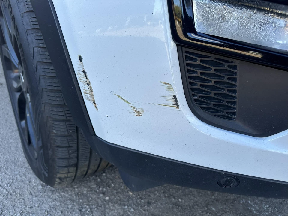 Used Front Bumper Assembly Front fits: 2017 Land rover Discovery sport w/surroun Foto 3 de 4