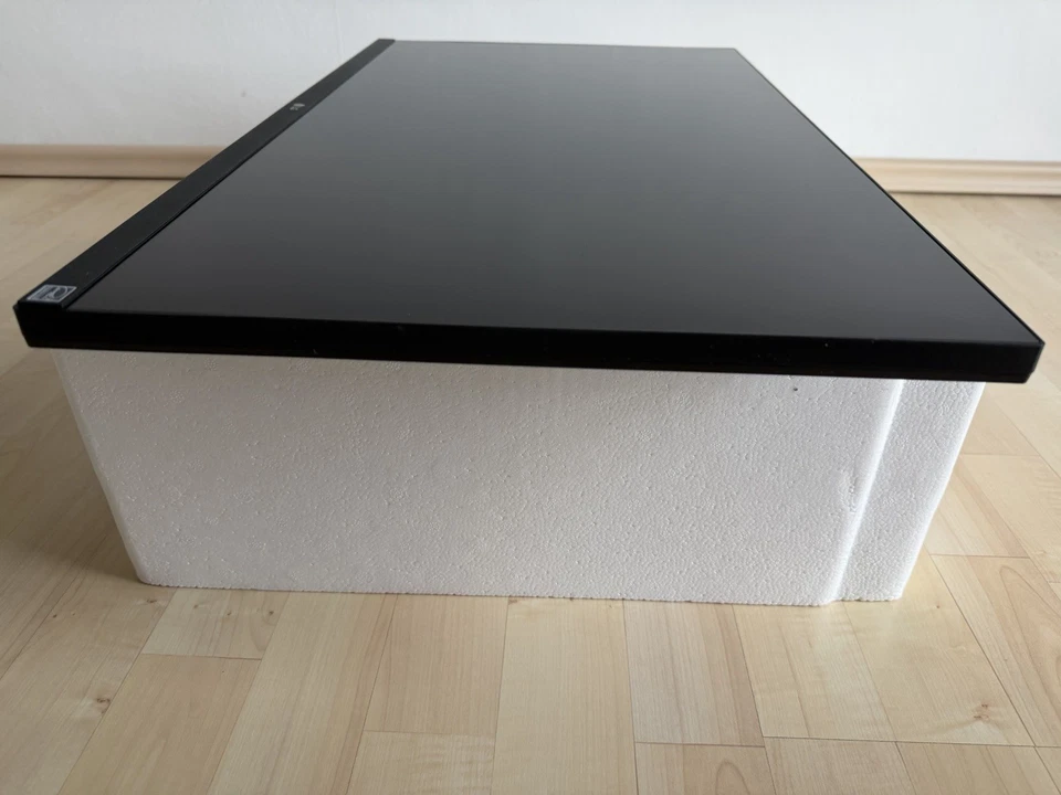 LG UltraFine 27UN880P-B Ergo Monitor 27 Zoll (68,4 Cm) - Bild 4 von 4