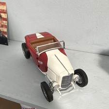 So-cal Speed Shop 1932 Ford Roadster Car Model Redwhite Diecast
