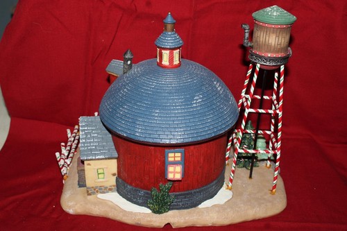 Sugarplum Valley Deluxe Lighted House Celebrations Limited O'Well Village - Picture 5 of 7