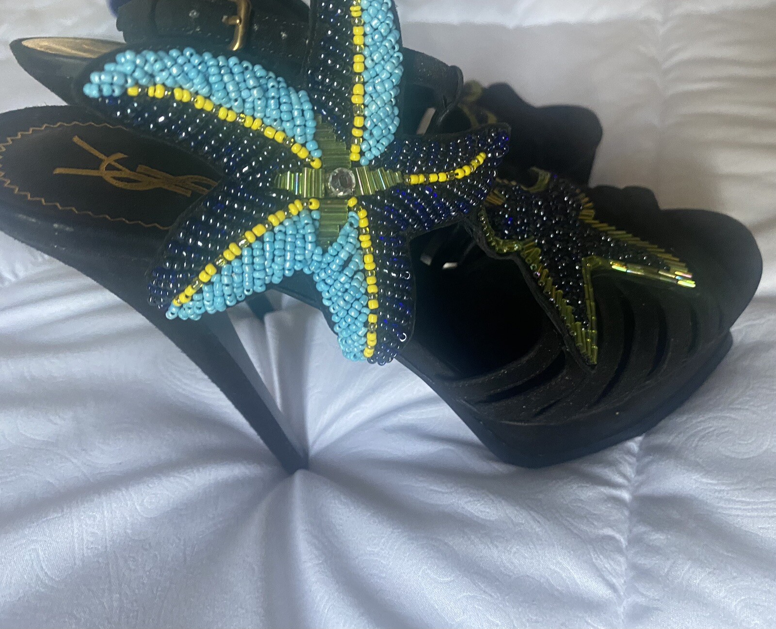 Cinturino a T YSL Yves Saint Laurent Tribute 105 con perline stella marina plateau taglia 38