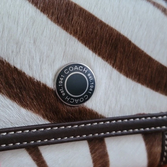 Cartera Coach a Rayas Cabello de becerro Cuero Marrón Blanco Tarjetero A Presión Y2K Foto 3 de 4
