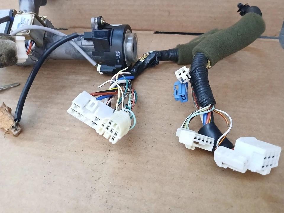 1995-1998 OEM Toyota Avalon  Factory Ignition Switch assembly with Key & Plugs - Image 3 of 4