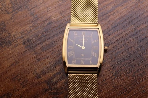 Seiko Slim Quartz Men Black Dial Gold Bracelet (Barrel Tank) Vintage Watch