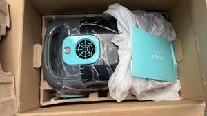 Aiper Scuba E1 Robotic Pool Cleaner – Black | Cordless - New in the box