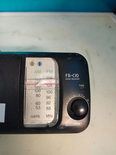 Aiwa FR-C10 receptor de radio AM/FM - defectuoso / dispensador de piezas de repuesto (V3 1176) - Imagen 3 de 4