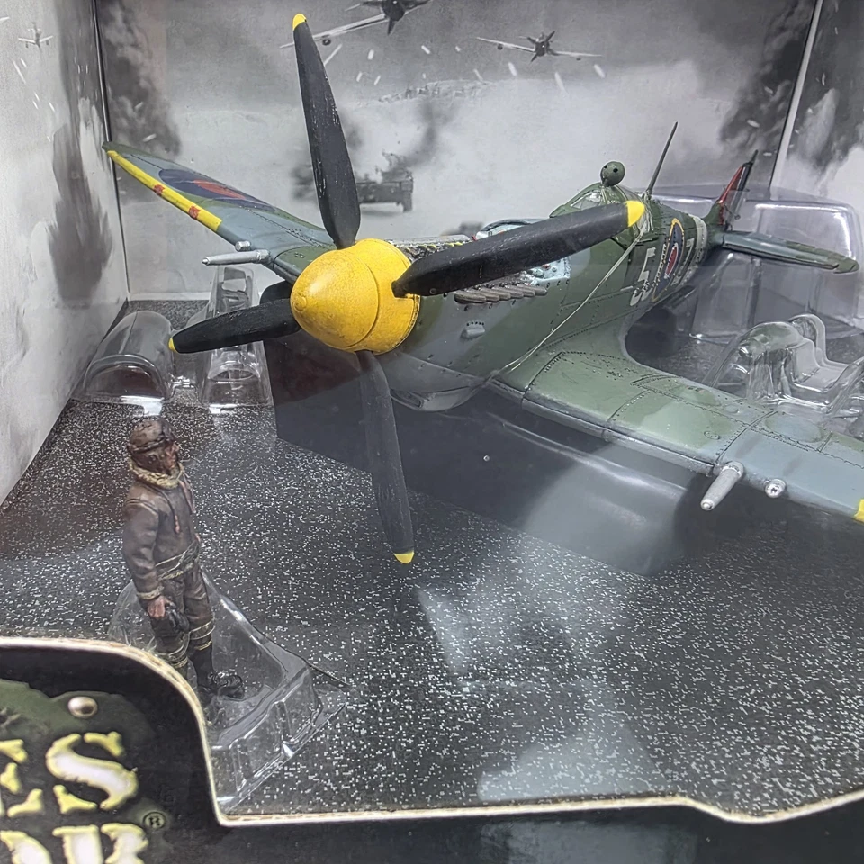 Unimax Forces of Valor 1:32 UK SPITFIRE MK IX France 1944 Diecast Airplane Set - Image 3 of 4